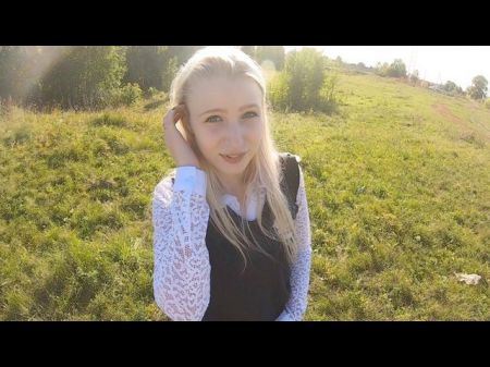 Юную красивую школьницу трахнули в рот и киску по пути из школы